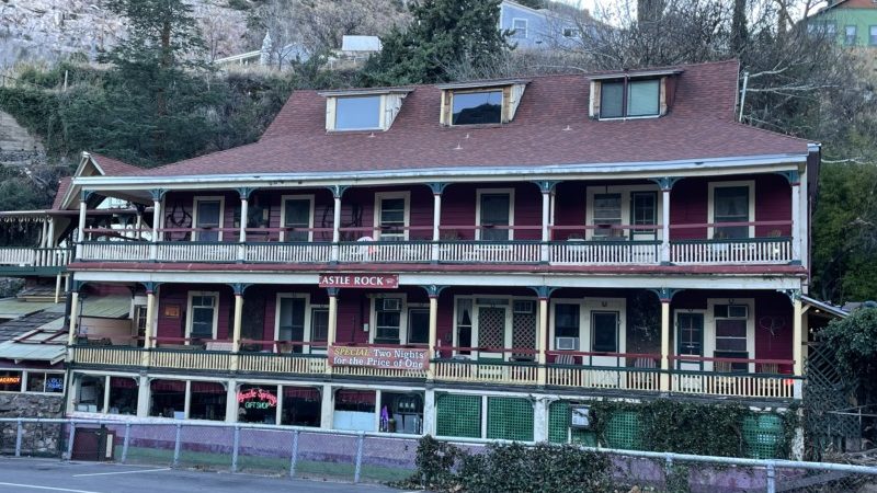 The pet friendly Inn at Castle Rock in Bisbee, AZ