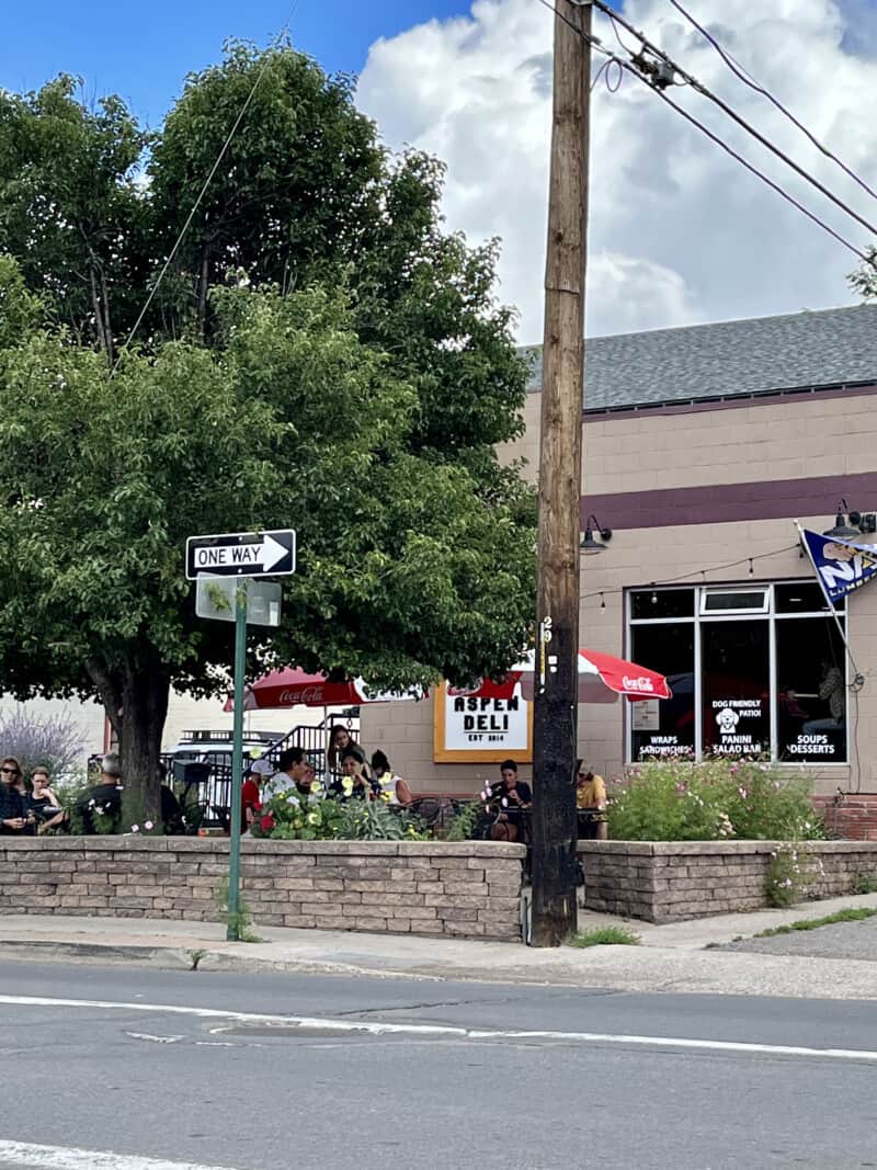 Aspen Deli's pet friendly patio in Flagstaff, AZ